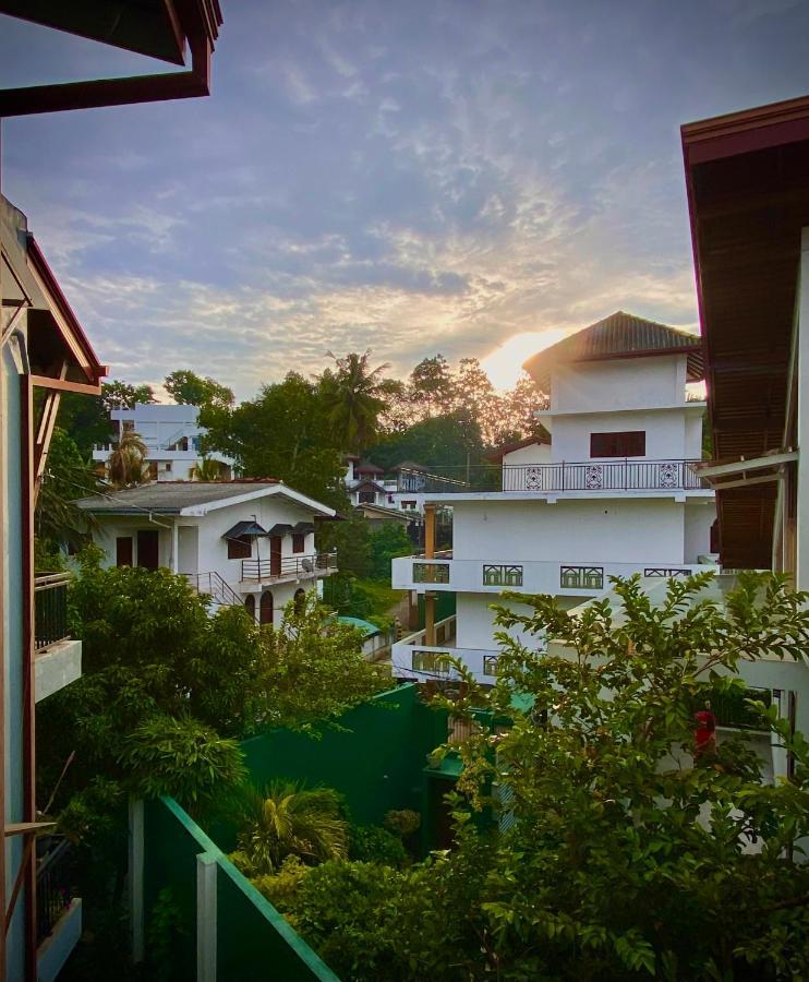Nirosha Guest House Galle Bagian luar foto