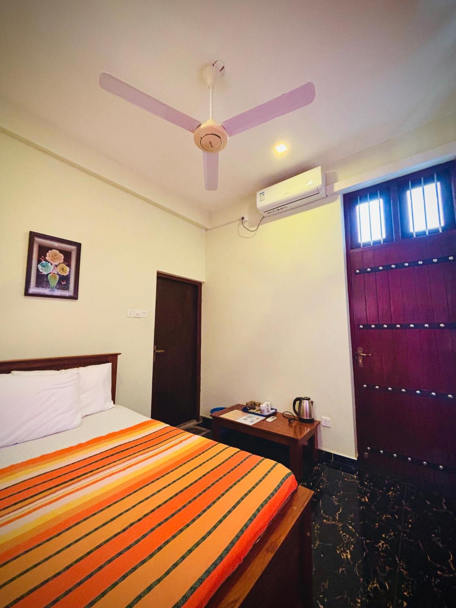 Nirosha Guest House Galle Ruang foto